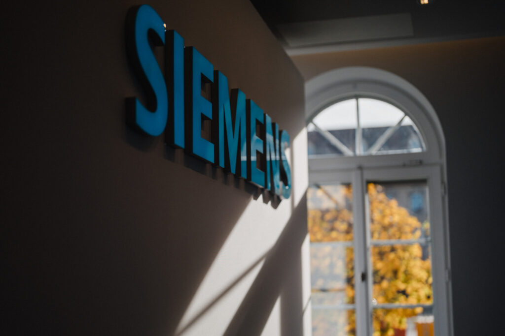 Siemens Aktie Prognose 2026 Vergleich Schneider Electric